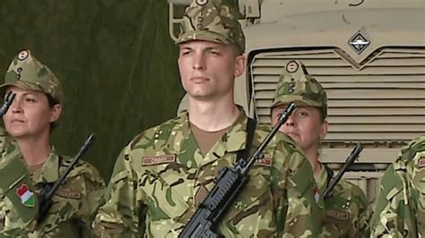 Orbán gáspár szalutál, immár a sereg tisztjeként. Hungarian PM Viktor Orbán's son discreetly joins the army ...