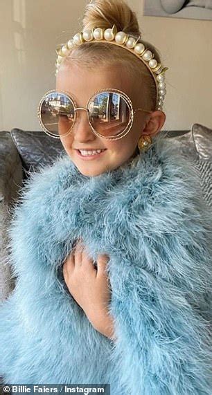 Афиша daily в соц.сетях facebook twitter instagram вконтакте телеграм: Nelly Shepherd, 5, hilariously dresses up as her mother ...