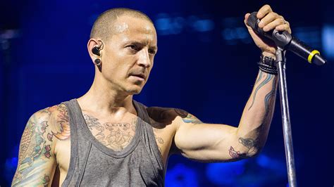 Bennington, yıllarca uyuşturucu ve alkol bağımlılığı nedeniyle tedavi görmüştü. Chester Bennington, Linkin Park Singer, Dead at 41 ...