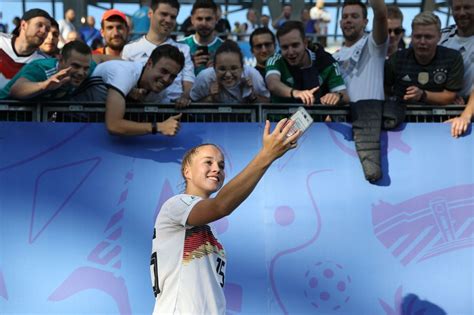 To support the athletes during the women's world cup 2019, we. Giulia Gwinn ist der neue Superstar beim FC Bayern - DER ...