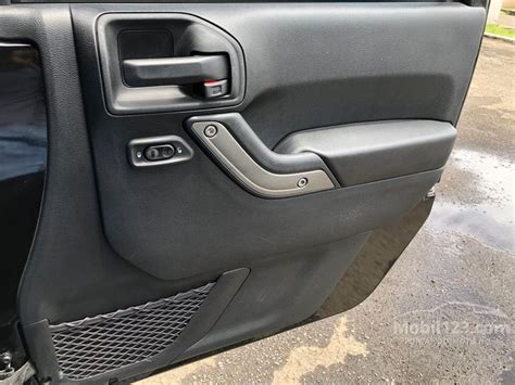 Jeep has been part of chrysler since 1987, when chrysler acquired the jeep brand, along with remaining assets. Jual Mobil Jeep Wrangler 2015 Sport Renegade 3.0 di DKI ...