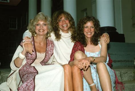 Carly Simon ‘filled With Sorrow As She Pays Tribute To Two Sisters Who Died From Cancer One Day