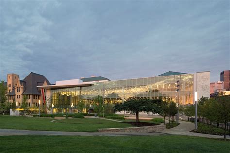 Columbus Metropolitan Librarys Main Library And Park Plaza In Columbus