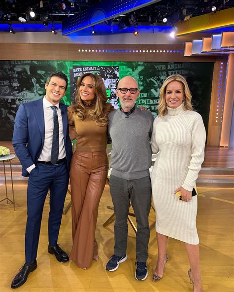Gma3s Dr Jennifer Ashton Stuns In Sexy Sweater Dress And Heels As She Poses With Co Hosts On