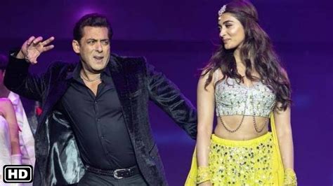 Salman Khan Do To Pooja Hegde On Stage At The Dubai Expo Youtube