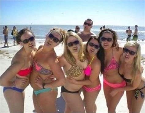 Bikini Girls Beach Photo Goes Viral Because Its An Optical Illusion