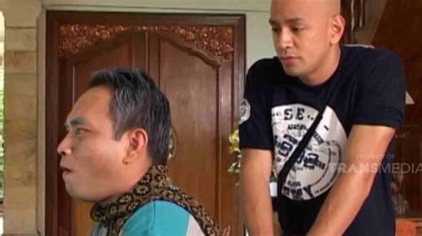 Film yang berjudul secret in bed with my boss merupakan film yang kini sedang populer diberbagai media. SKETSA: Gaya Aneh Orang Tua Nonton TV - Trans TV