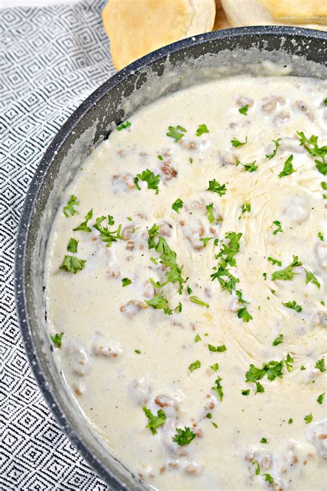 Sausage gravy with your finger, tear small pieces of sausage and add them in a single layer to a large heavy skillet. Pioneer Woman Sausage Gravy - Sweet Pea's Kitchen
