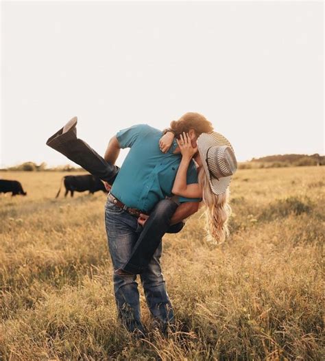 Pin By Sophia Bikoff On Western Photoshoot Inspo Country Couple Pictures Country Couples