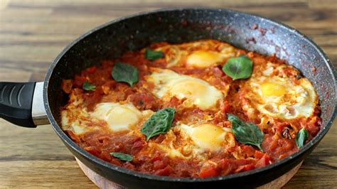 Shakshuka Recipe Eggs Poached In Tomato Sauce The Cooking Foodie