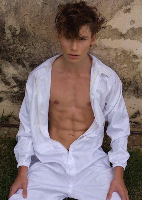 Hot Twinks And Hunks — Portaavions Henrique Drumond