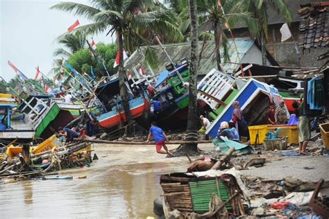 The largest group of malaysians consist of three main races, namely the malays, chinese and indians. Malaysian injured in Indonesian tsunami | New Straits ...