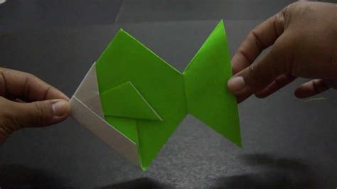 Siapkan kertas bujur sangkar dan mulailah melipat. tutorial origami ikan