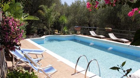 Confronta i prezzi e risparmia! 1 recensioni e 32 foto per Camerota -Villetta con Piscina ...