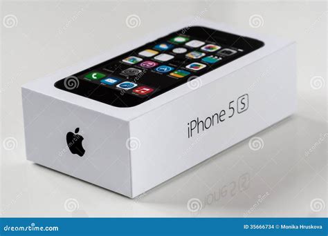 Iphone 5s Box Editorial Stock Image Image Of Cellular 35666734