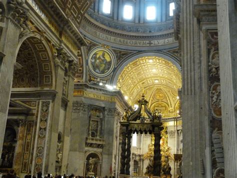 Realizzato tra il 1624 ed il 1633, il baldacchino di san pietro è un'opera monumentale progettata da gian lorenzo bernini. Baldacchino di San Pietro. Gian Lorenzo Bernini