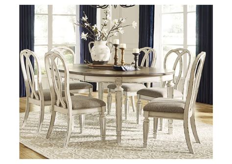 Realyn Dining Table And 6 Chairs