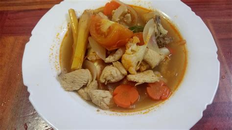I learnt this tom yam recipe from a thailand cooking class earlier this year. Resepi Tomyam Ayam Sedap | Chicken Tomyam Simple - By ...