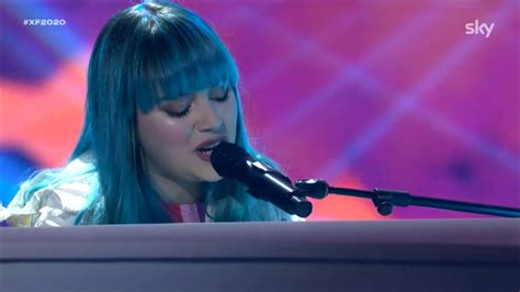 La 17enne abruzzese conquista giudici e pubblico. X Factor, al via i live: Casadilego canta "Vittoria" - La ...