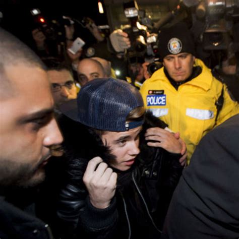 Justin Bieber Ein Polizeivideo Zeigt Ihn Beim Urinieren Galade