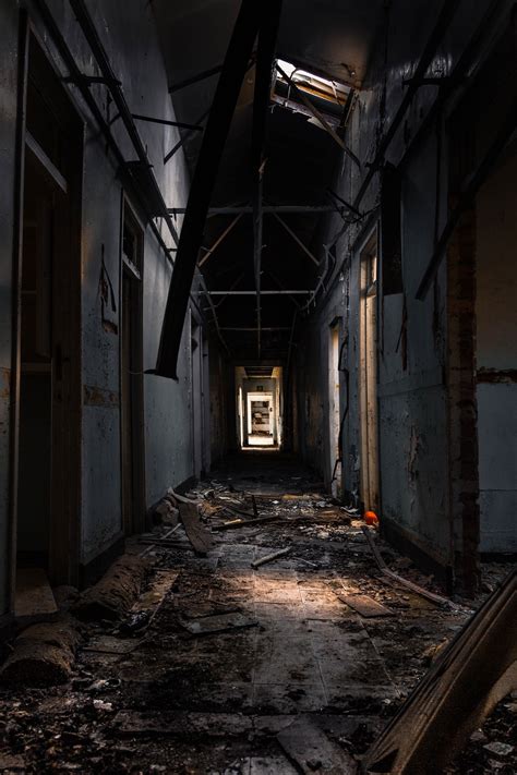 Creepy Hallway Pictures | Download Free Images on Unsplash