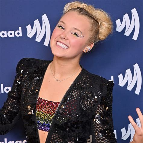 Jojo Siwa Trades Her Signature Ponytail For A Pixie Cut — And Were Big