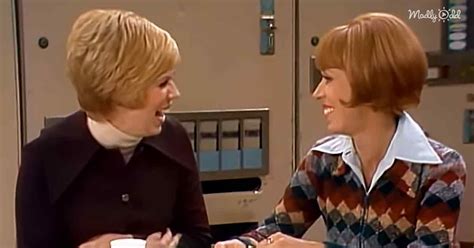 Carol Burnett And Vicki Lawrence Exchange Riddles With Hilarious