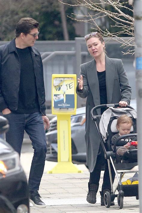 Julia Stiles Takes Her Son For A Stroll With A Friend In Brooklyn New York City 1504193