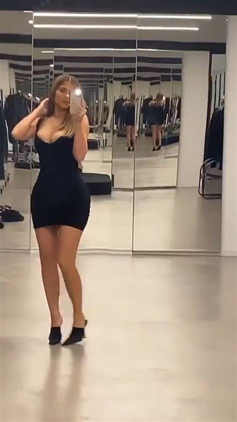 Kylie Jenners Cleavage 11 Pics Video Fappening Blog