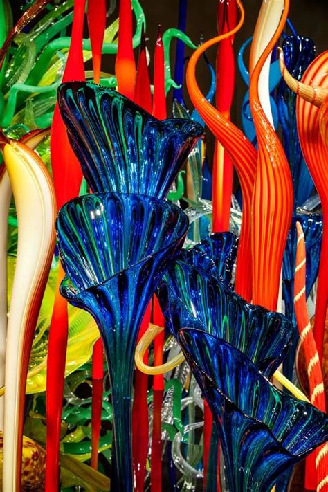 There's no experience required for any of these classes, so anyone can join. Dale Chihuly - Mille Fiori | Glass art sculpture, Chihuly ...