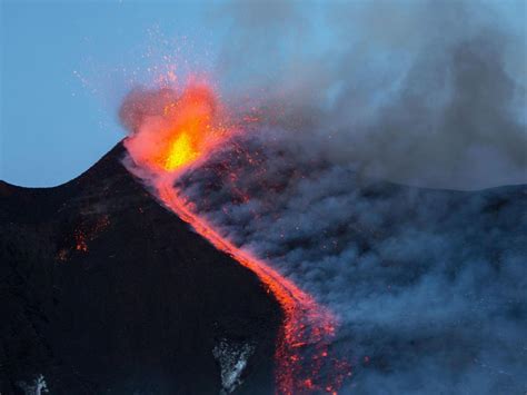 Oslobođenje Video Probudio Se Vulkan Etna Lava Teče Dužinom