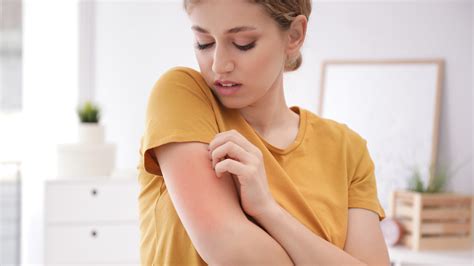 What It Really Means When Your Arms Itch