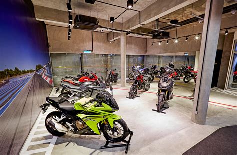 Honda is the world's largest manufacturer of two wheelers, recognized the world over as the symbol of honda two wheelers, the 'wings' arrived in india. Malaysia's first Honda BigWing Centre launched in Setapak ...