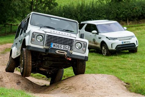 2015 Land Rover Defender 110 Vs 2017 Land Rover Discovery