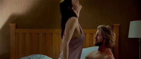 nude video celebs alexandra daddario sexy the layover 2017