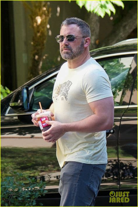 ben affleck looks so buff in new photos photo 4157171 ben affleck pictures just jared