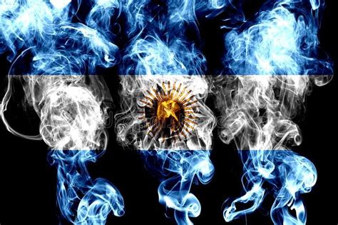 La Bandera Nacional De La Argentina Hizo Del Humo Coloreado Aislado En Fondo Negro Imagen D