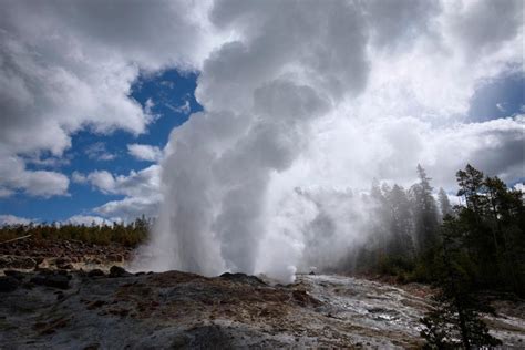 Concern Grows After Yellowstones Largest Geyser Erupts For 8th Time