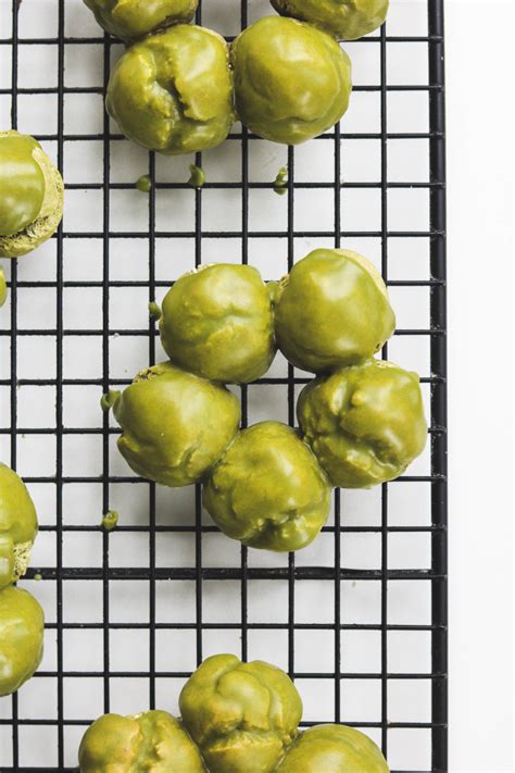The original pon de ring from mister donut uses 8 mini balls to form the ring. Baked Matcha Mochi Donuts (Pon De Ring) - Okonomi Kitchen ...