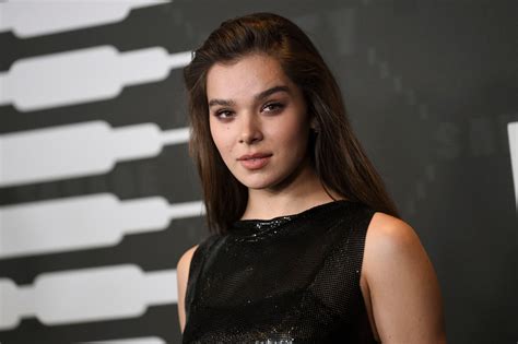 Actresses Singer Hailee Steinfeld Actress Girl 2k American Brunette Jacket Hd Wallpaper