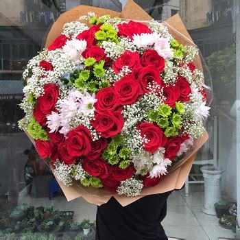 Flowers or smaller gifts like chocolates are the appropriate way to celebrate. Hanoi International Women's Day Flowers