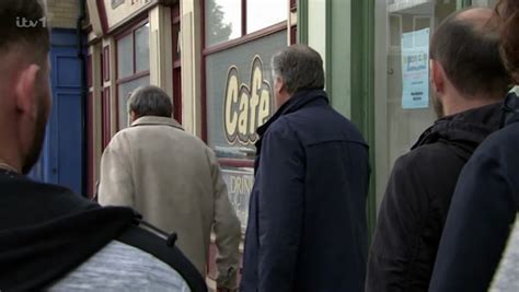 Corrie Fans Frightened As They Work Out Evil Griffs Next Victim Amid