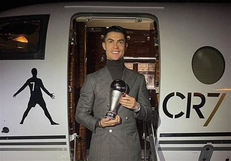 Que Presente Dava Ao Melhor Do Mundo Cristiano Ronaldo Faz 37 Anos
