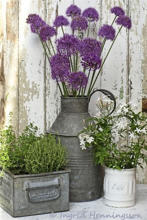 29 Pretty Front Door Flower Pots That Will Add Personality To Your Home