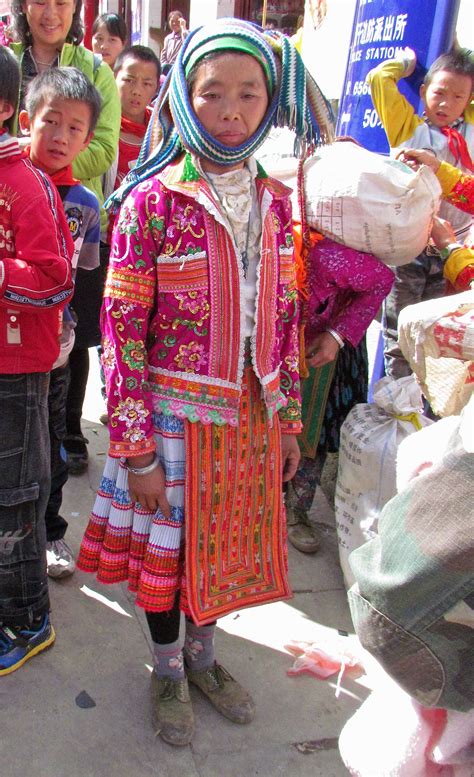 hmong-miao-people,-southeast-yunnan-hmong-clothes,-asian-textiles