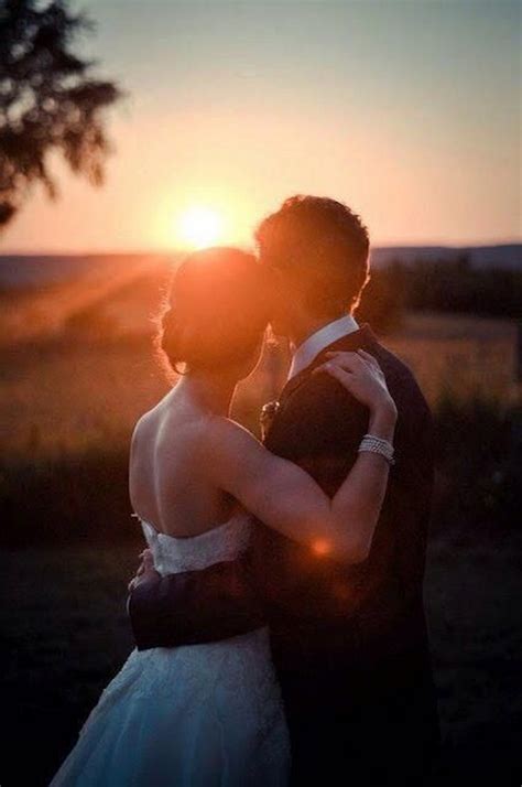20 Stunning Romantic Sunset Wedding Photo Ideas Hi Miss Puff