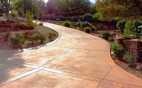The biggest part of the concrete curbing process comes with the planning if you'd rather purchase edging stones to make a landscape border in your garden, you can expect to pay between $12 per linear foot for basic stone. Step By Step Guide For Making Your Own Concrete Curb