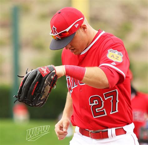 What Pros Wear Mike Trouts New Rawlings Glove The Prosmt27