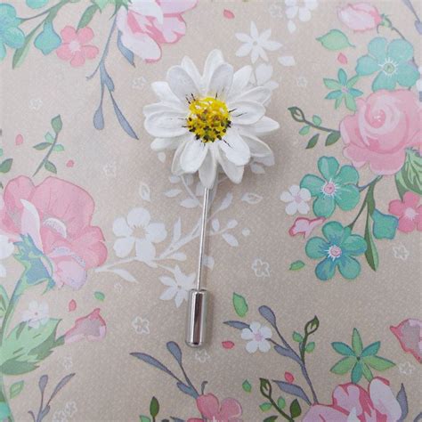 White Marguerite Daisy Pin White Floral Summer Wedding Corsage Daisy