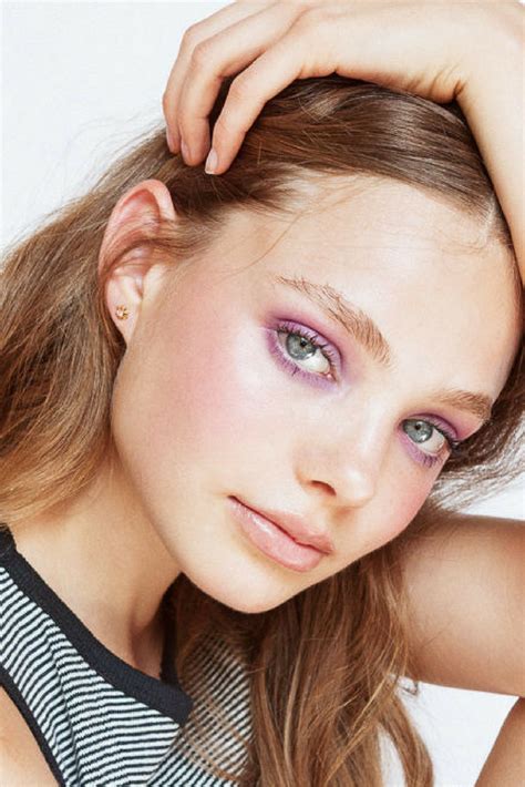 The Guide To Soft Luminous Makeup Eyeshadows Kosmetika V Roce 2019
